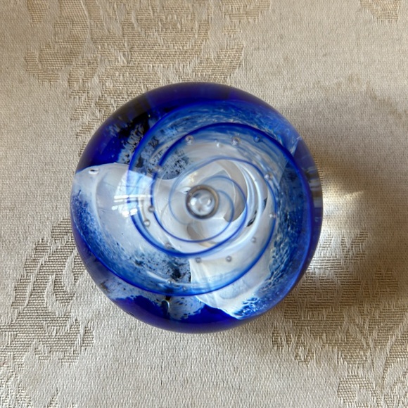 Signed hand blown Selkirk Glass Scotland Blue Ribbon paperweight 2001 - Picture 7 of 11